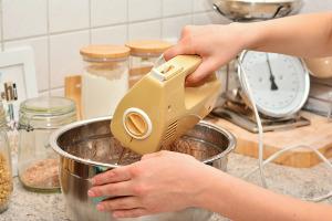 Mit dem passenden Zubehör spart man sich so einiges an Zeit. Bild Thermomix ersetzt Mixer