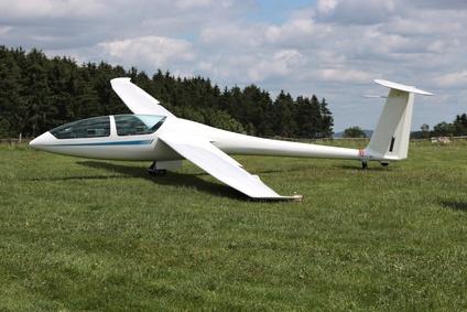 eine Segelfluglizenz kann man mit 17 Jahren bekommen Bild Segelflugzeug